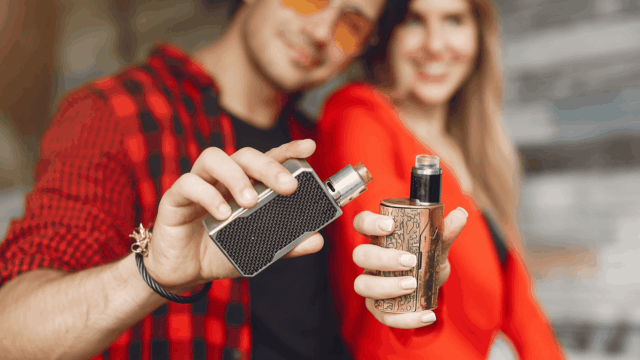 comparativa de vaporizadores box mods metálicos en mano