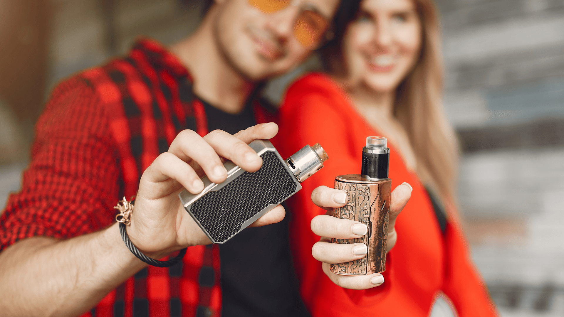 comparativa de vaporizadores box mods metálicos en mano