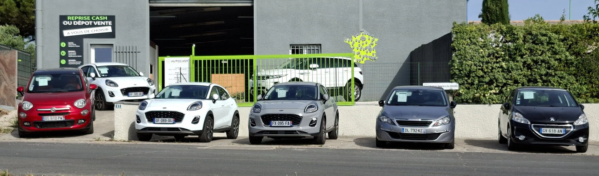 voitures doccasion en concession avec portail vert