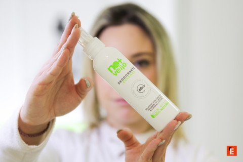 deodorante spray 48h naturale in bottiglia bianca