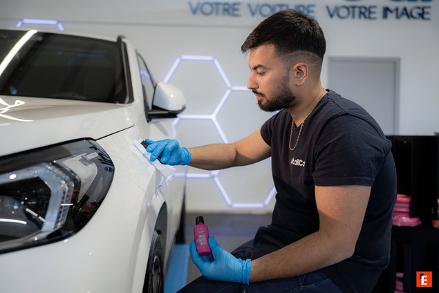 détailing et polissage voiture blanche à la main