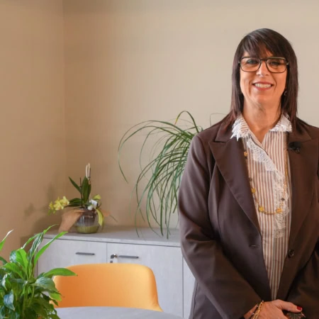 consulente soloaffitti sorridente in reception