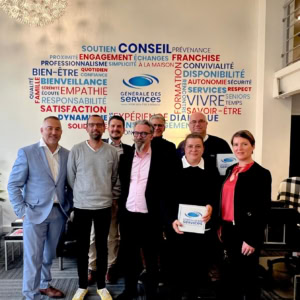 lÉquipe générale des services réunie au bureau