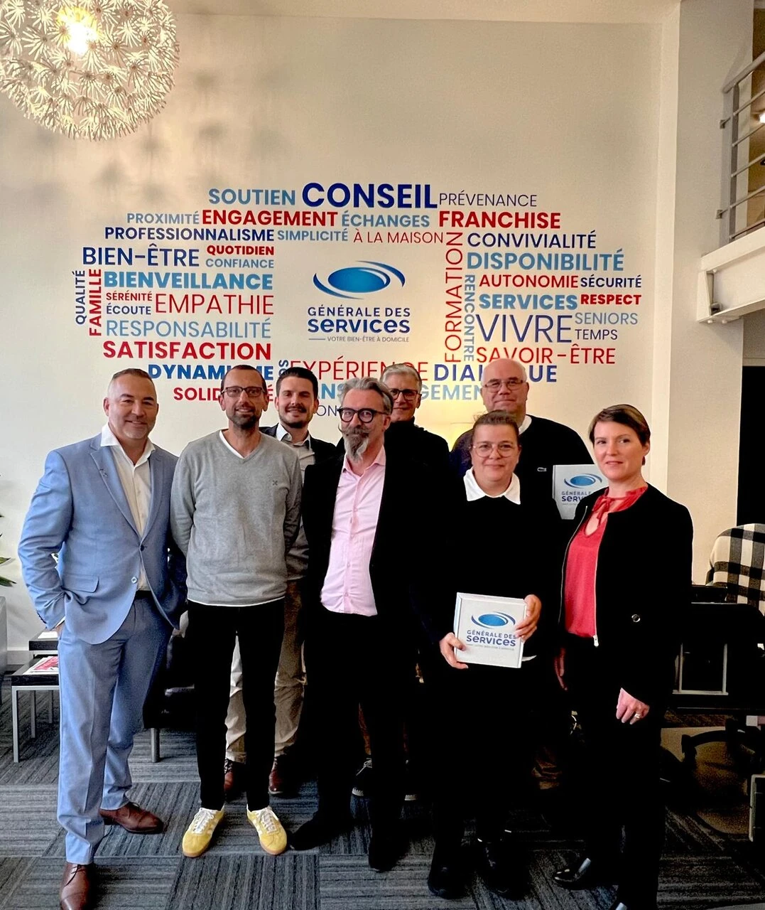 lÉquipe générale des services réunie au bureau