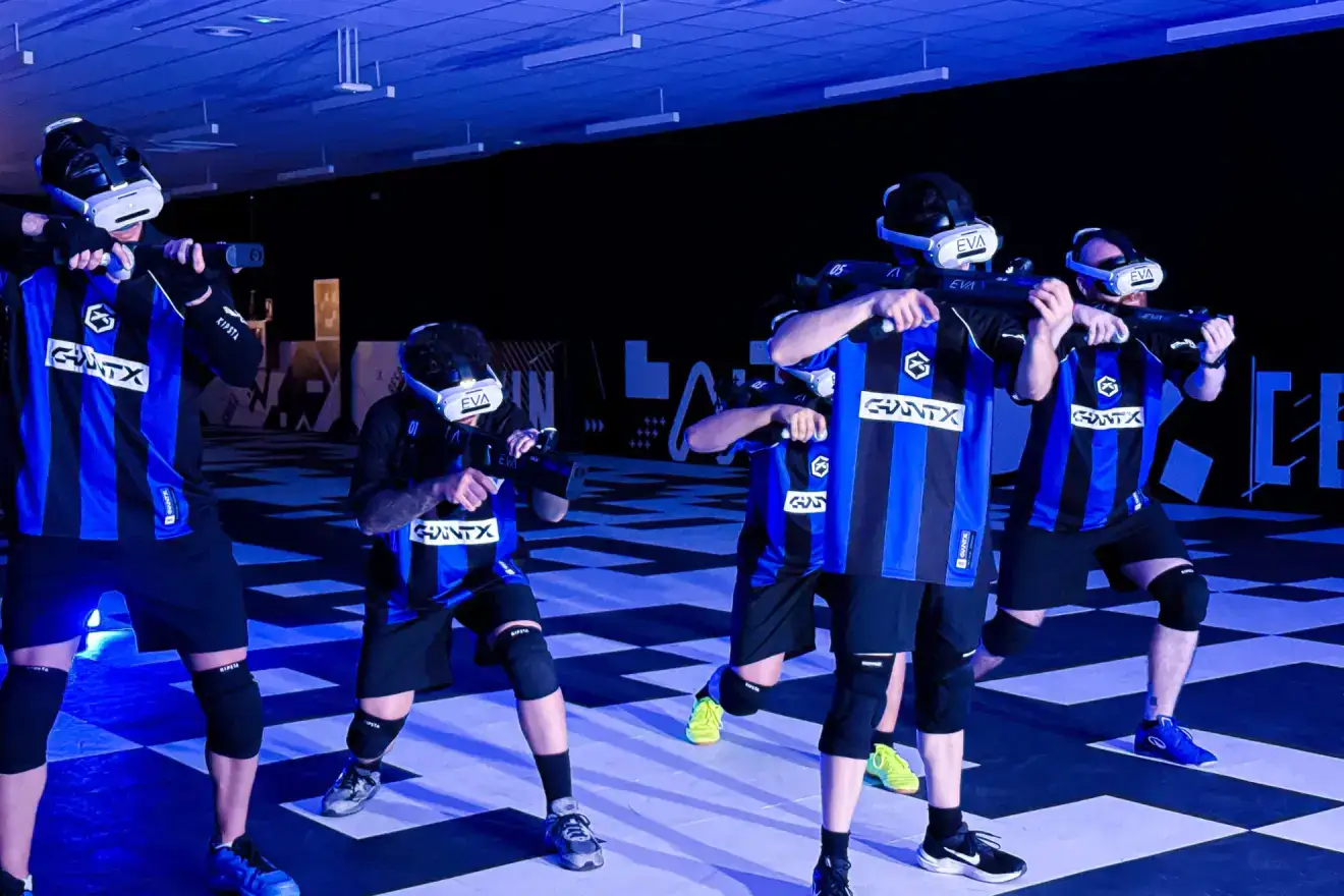 equipo vr en competición de tiro futurista