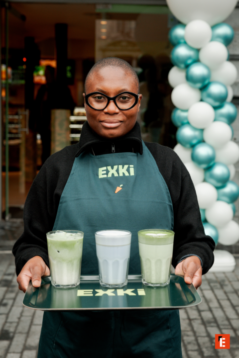 exki : plateau de lattes glacés matcha et violets