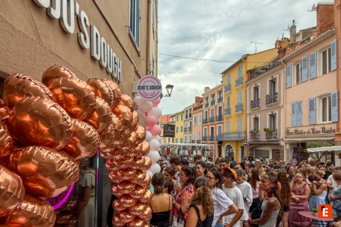 file dattente devant la boulangerie jojos dough