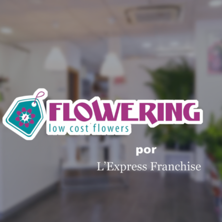 logotipo flowering en floristería moderna y económica