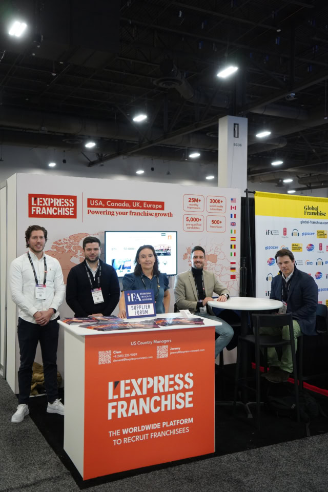 lexpress franchise recruiting booth at trade show