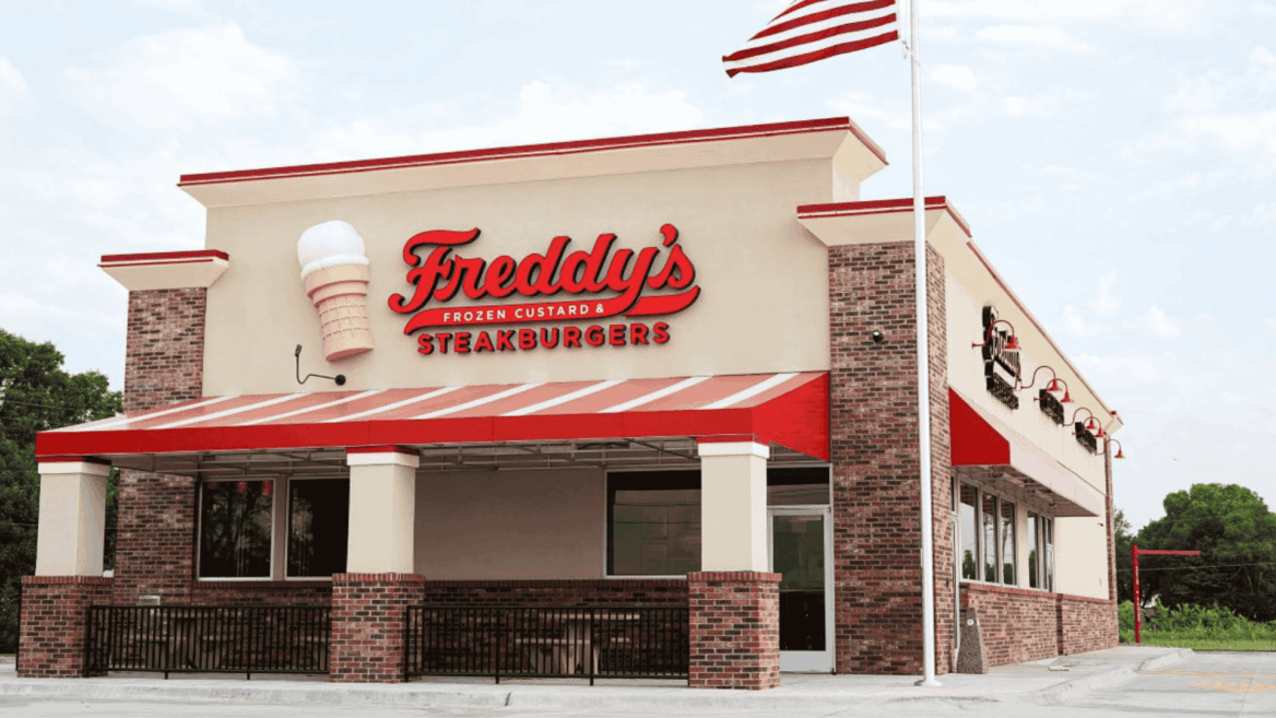 freddys frozen custard exterior with patio seating