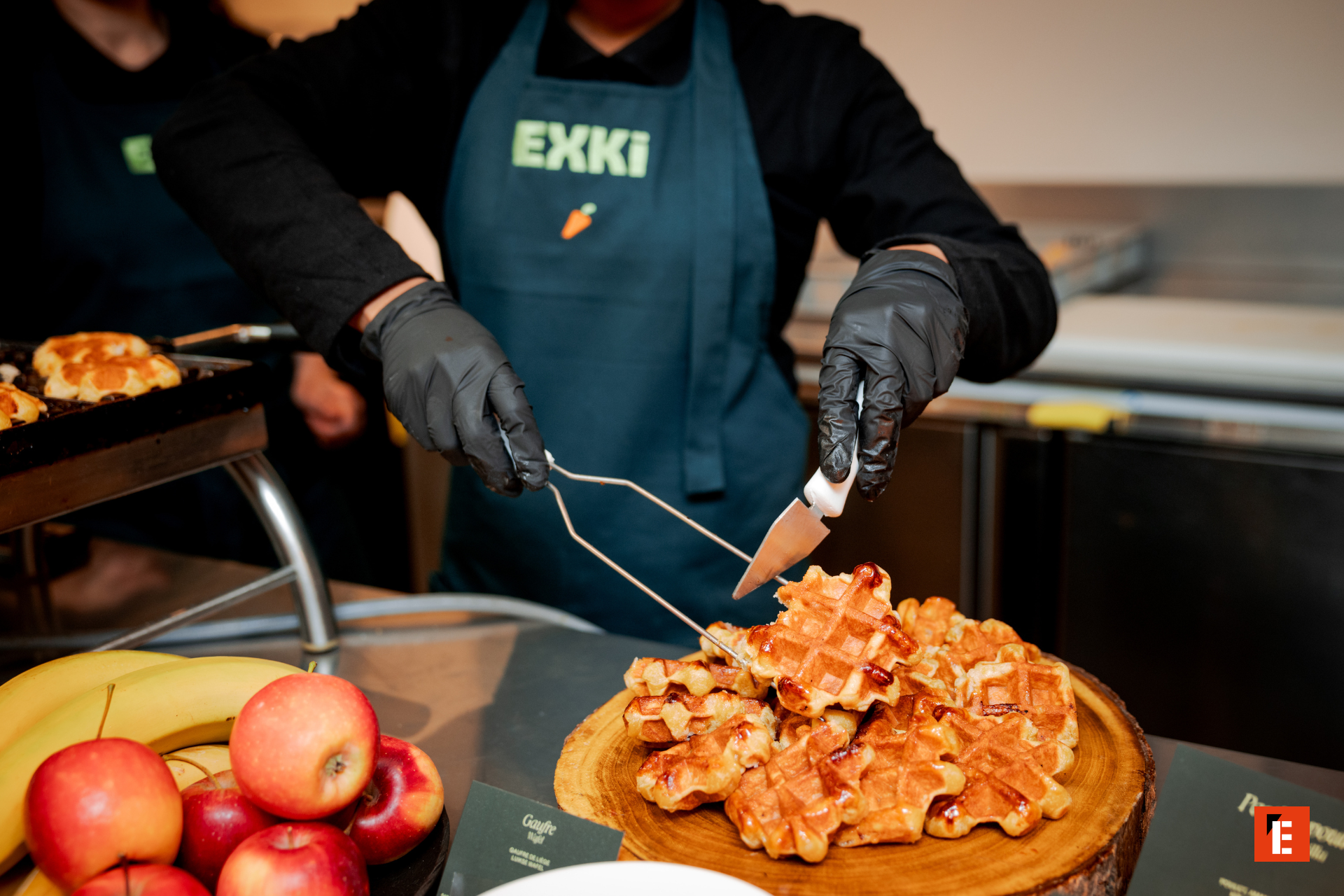 gaufres belges dorées servies au comptoir