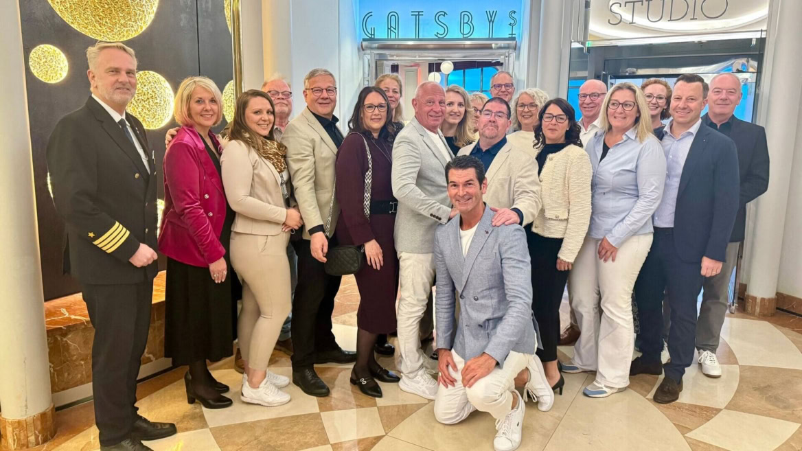 stimmungsvolles gruppenbild in der gatsby lobby