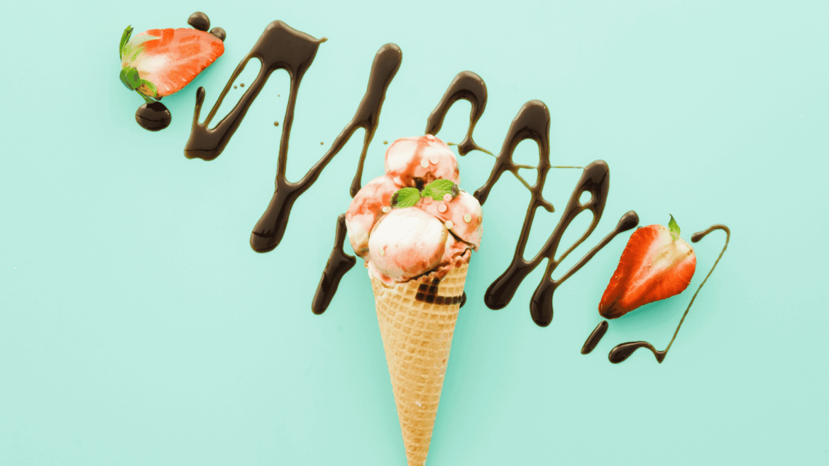 cono de helado fresa vainilla con chocolate y menta