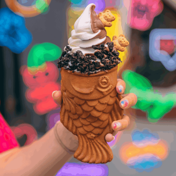 cono taiyaki con espiral vainilla y chocolate