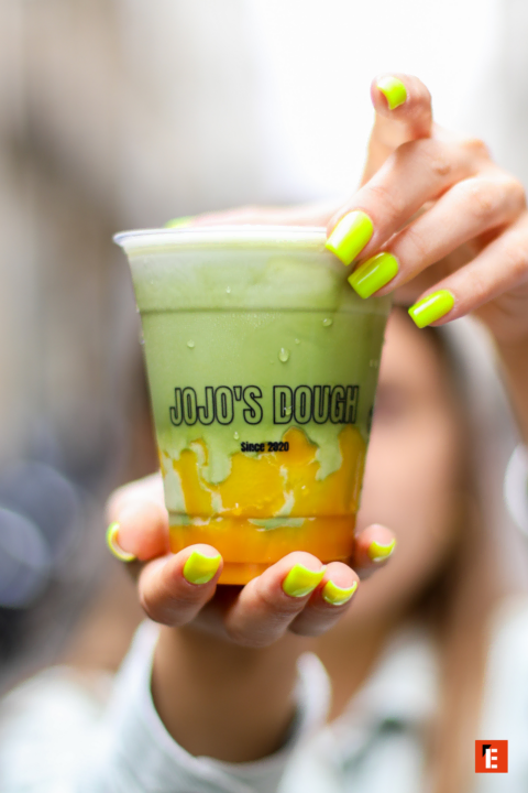 boisson bicolore jojos dough avec ongles néon