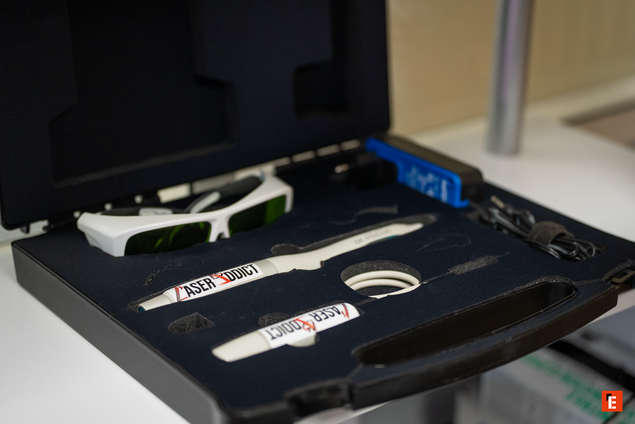 kit laser portable en valise rigide avec lunettes de protection