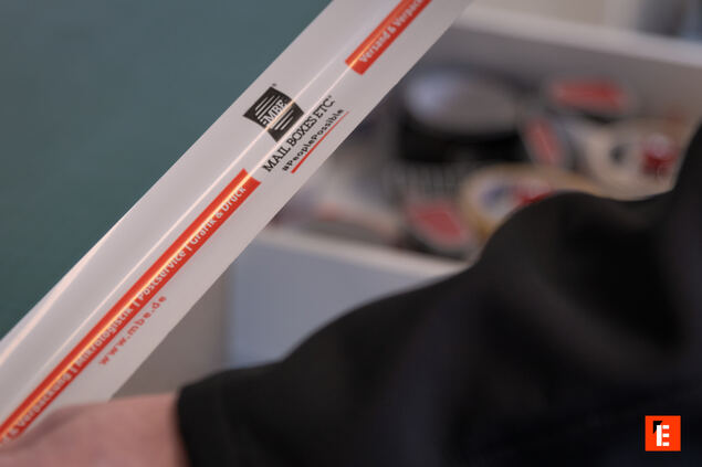 mail boxes etc: verpackungsstreifen an der packstation