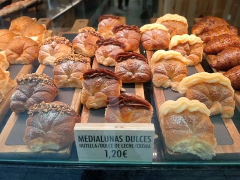 medialunas dulces: nutella, dulce de leche y crema