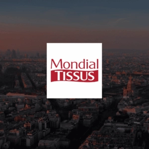 panorama de paris au crépuscule avec logo mondial tissus