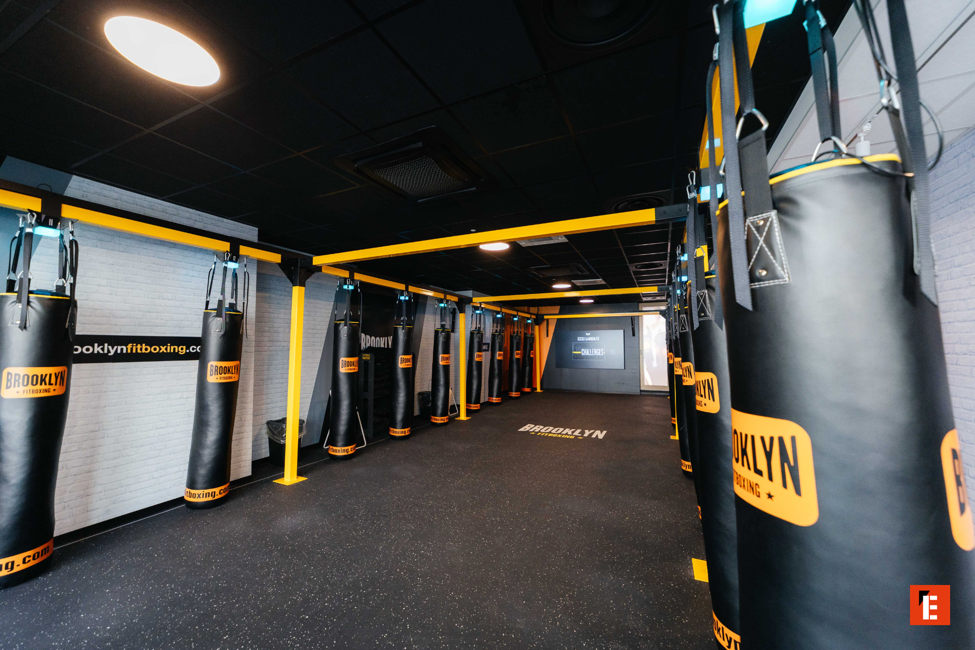 palestra di boxe moderna con sacchi brooklyn