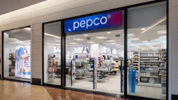 wnętrze pepco z dziecięcą odzieżą i artykułami domowymi