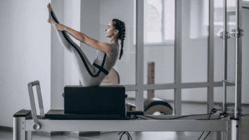 reformer de pilates: postura en v y equilibrio