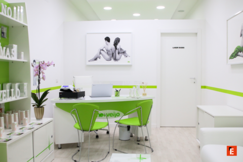 reception studio estetico minimalista bianco e verde lime