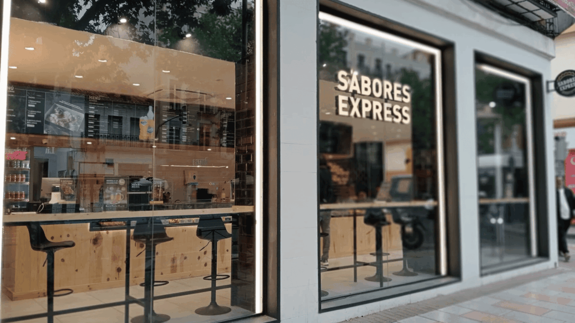 sabores express: fachada y barra de comida para llevar