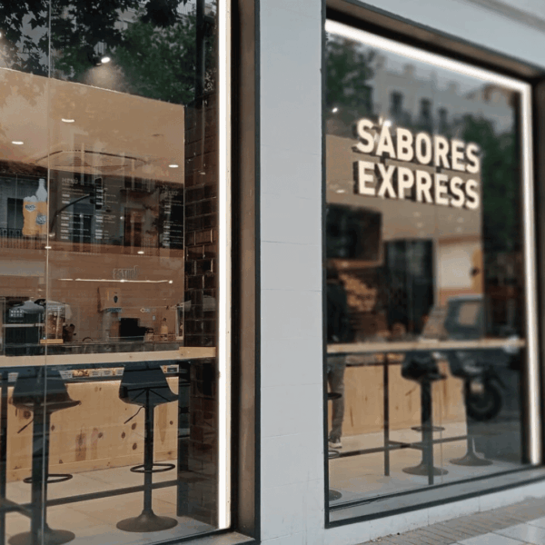 sabores express: fachada y barra de comida para llevar