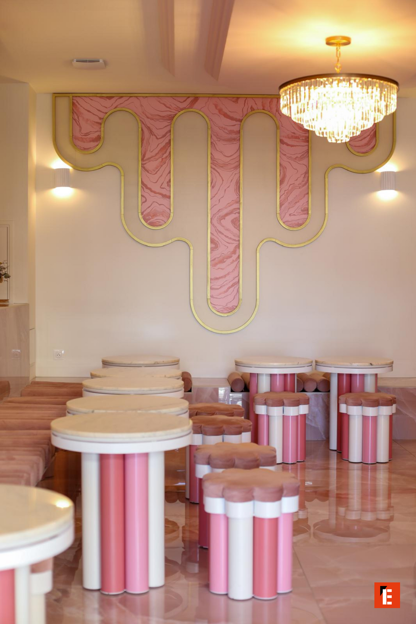 salon rose chic, café pâtisserie luxe marbre et cristal