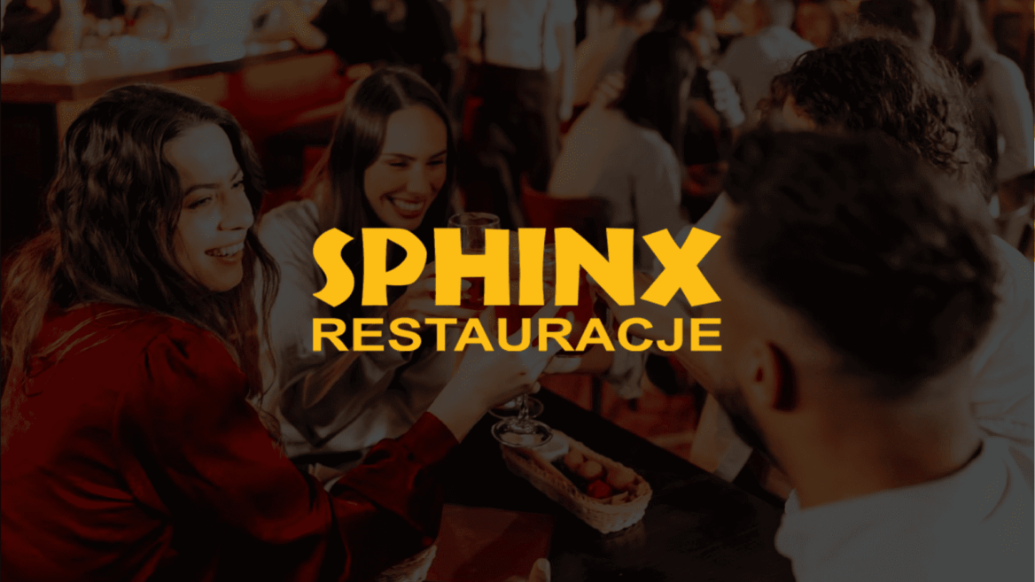 przyjaciele toastują w restauracji sphinx