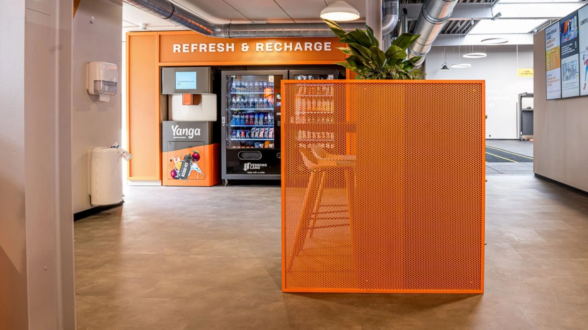 espace rafraîchissement moderne avec distributeurs