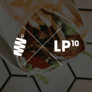 knuspriger döner‑wrap mit pommes und logo