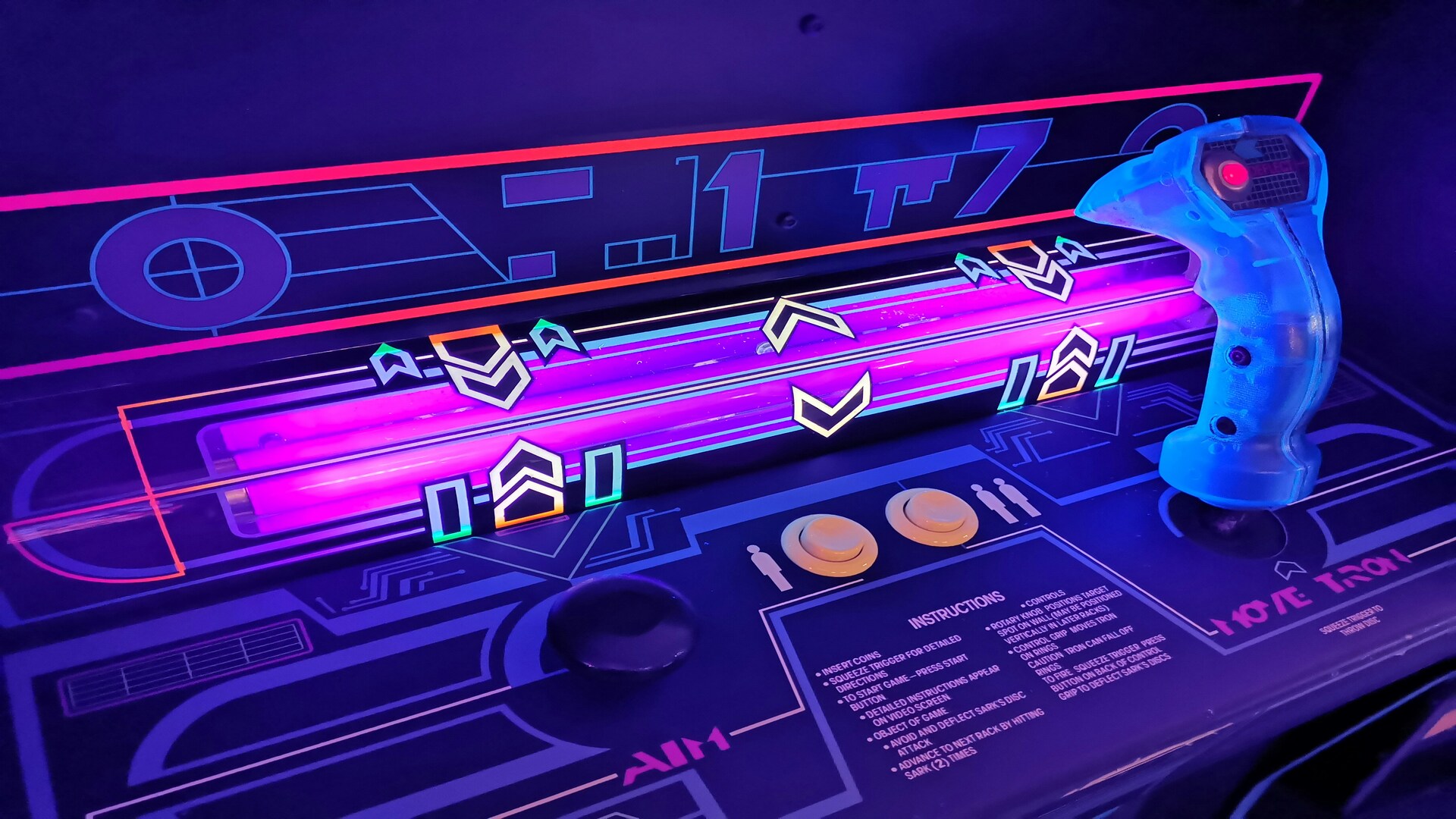 pistolet darcade néon style synthwave