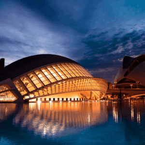 arquitectura futurista y reflejos en el agua