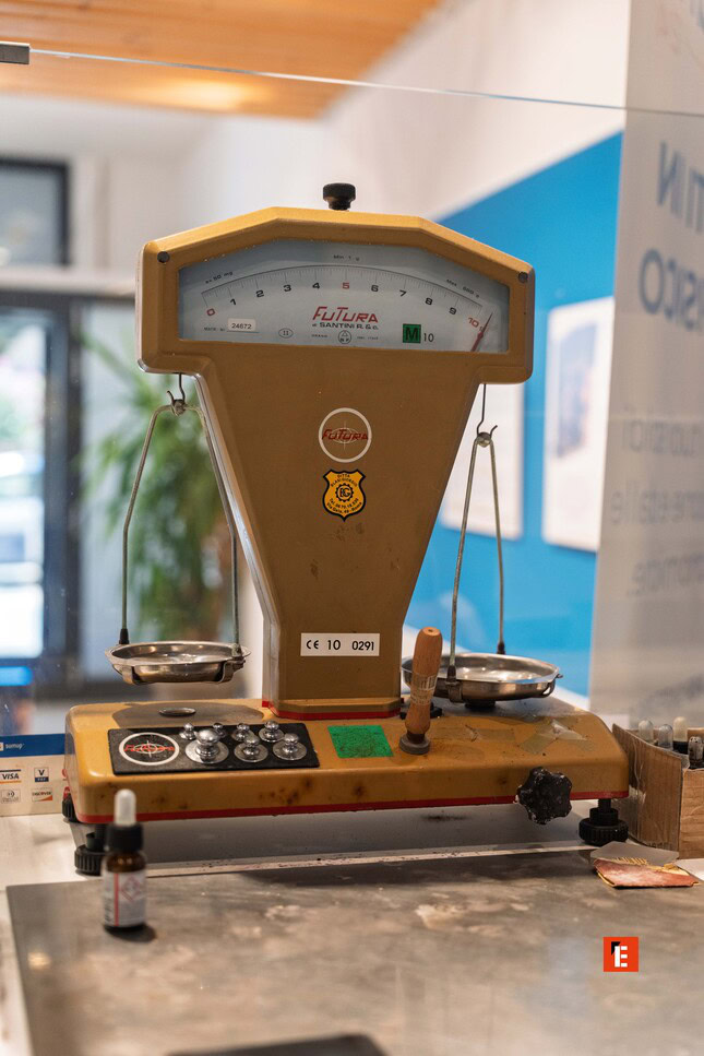 bilancia meccanica vintage futura da negozio