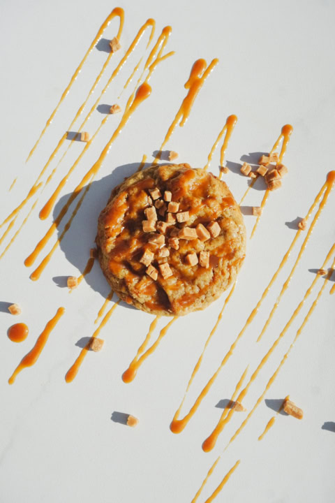 biscuit moelleux au caramel et Éclats croquants