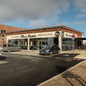 boulangerie café marie blachère — terrasse et parking