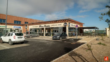 boulangerie café marie blachère — terrasse et parking
