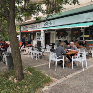 terrasse urbaine: café healthy et boulangerie