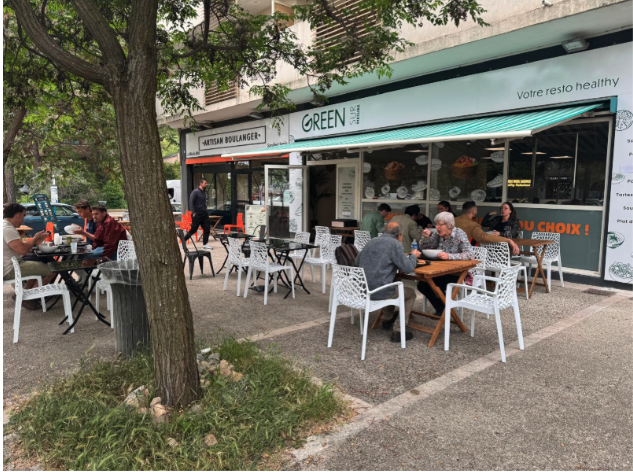 terrasse urbaine: café healthy et boulangerie