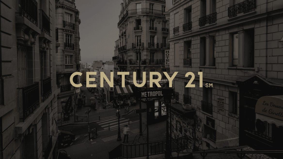 century 21 : rue parisienne sépia, charme haussmannien