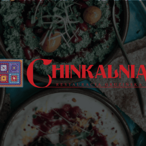logo chinkalnia na tle gruzińskich dań