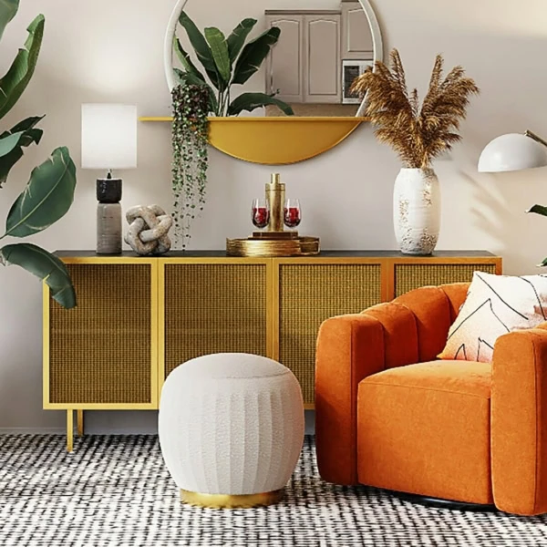 salon bohème chic: fauteuil velours orange et console moutarde