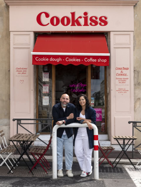 cookiss marseille : boutique de cookies et café rose