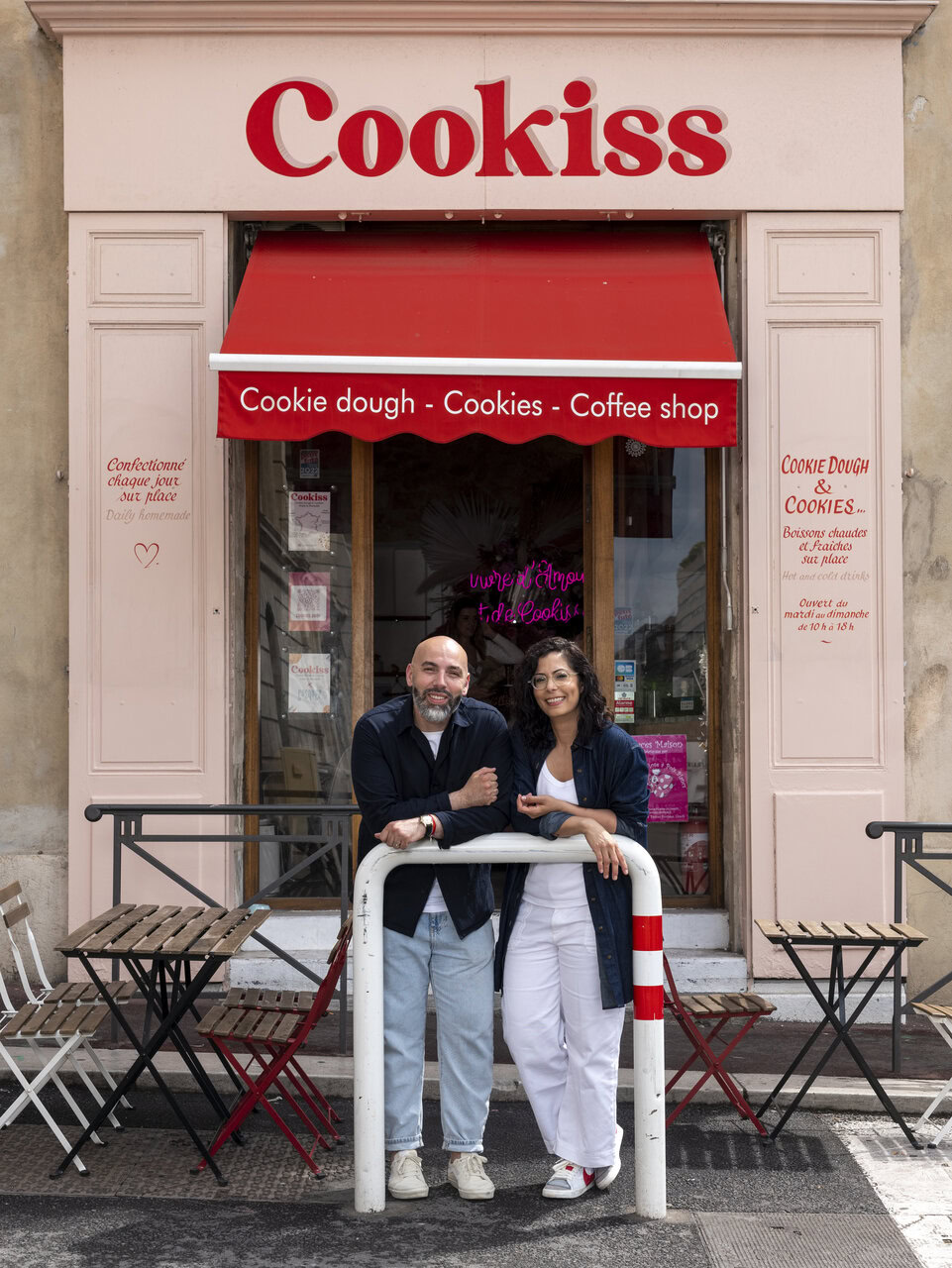 cookiss marseille : boutique de cookies et café rose