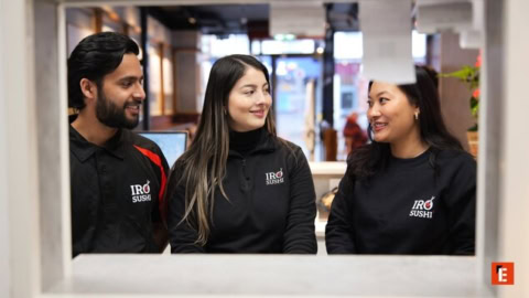 equipo iro sushi: sonrisas y servicio profesional