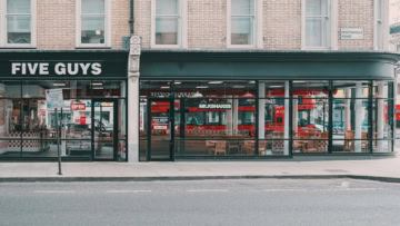 five guys su pentonville road: vetrina e milkshake