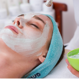 entspannte gesichtsmaske: professionelle spa behandlung