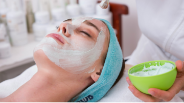 entspannte gesichtsmaske: professionelle spa behandlung